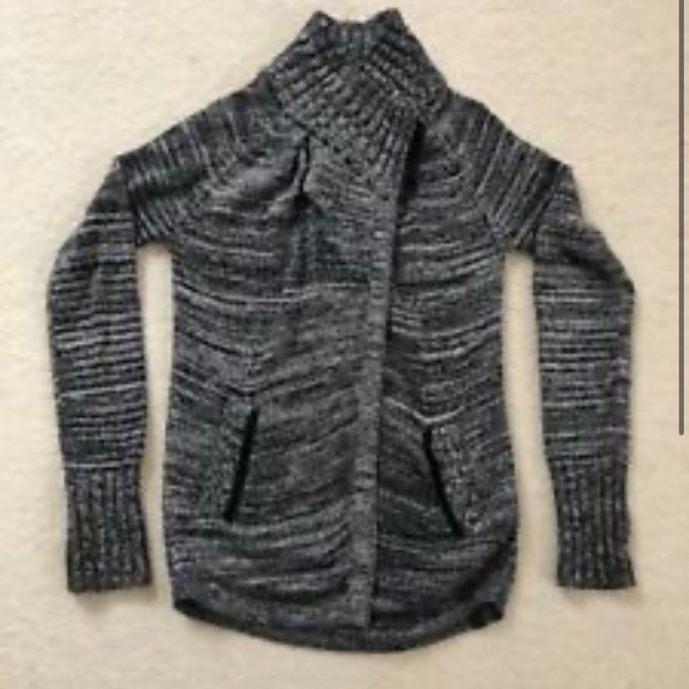 Ivivva (lululemon for kids brand) wrap around sweater